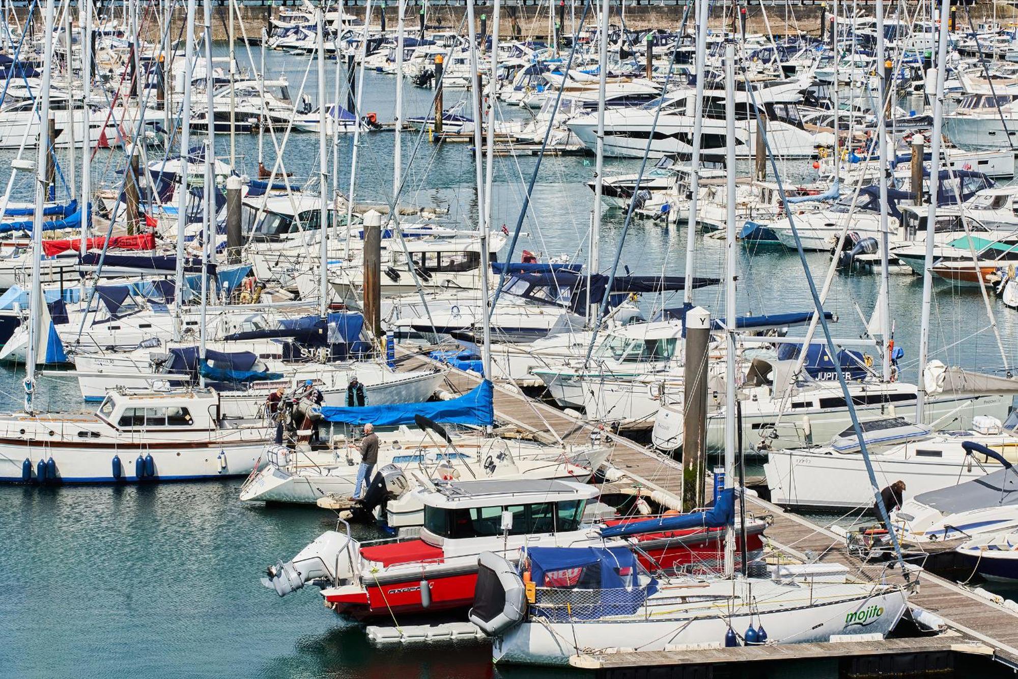 Ferienwohnung Harbour Breeze - Contemporary Waterside Bolthole On Torquay'S Iconic Marina Exterior foto